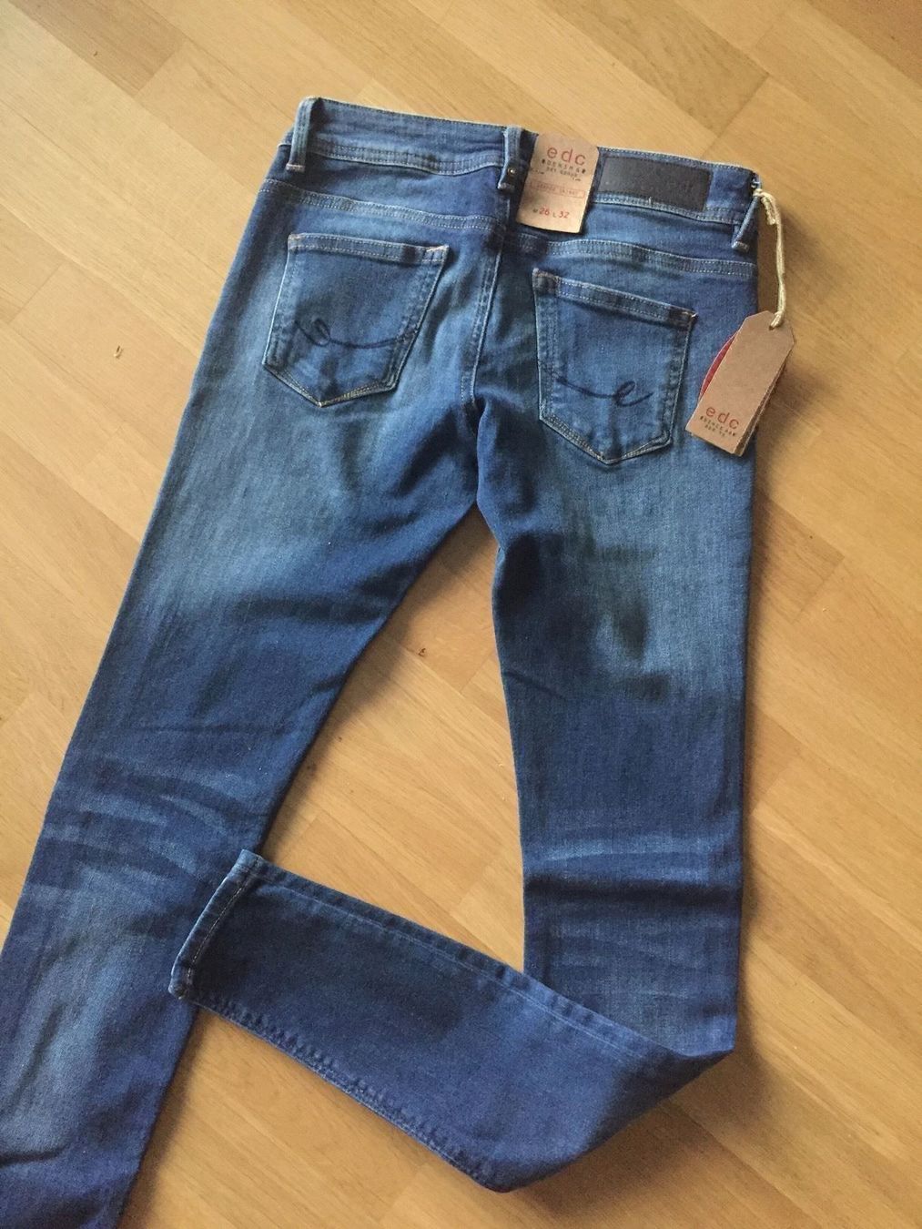 Esprit Jeans: ESPRIT Jeans Hose W26 L32 – Nuovo e nell'imballaggio originale da Genève venduto da sunandwind 4