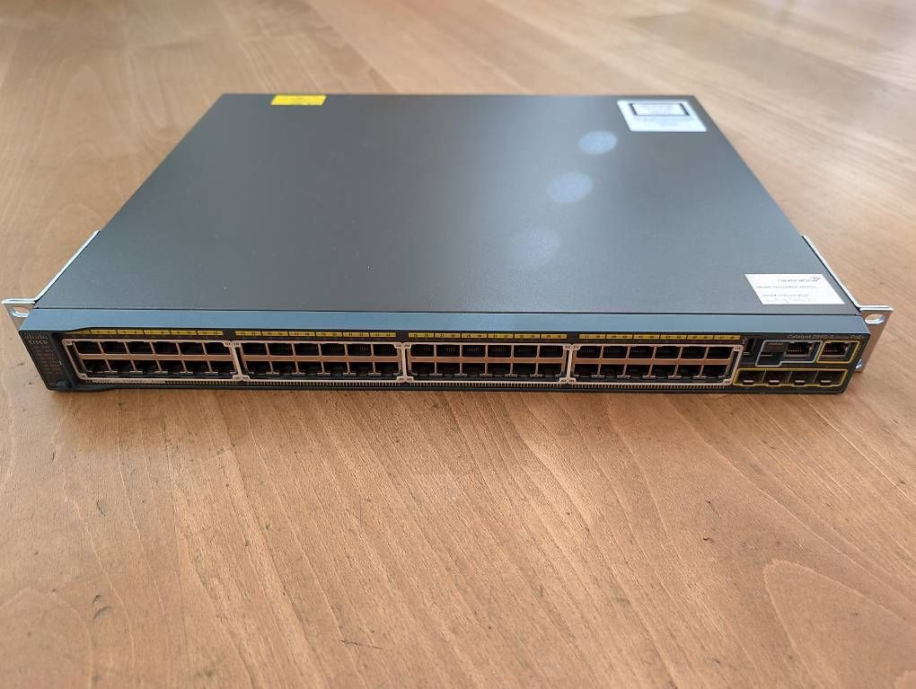 Cisco Hub & Switch: Cisco Catalyst 2960-S 48 Port PoE+ Switch – Usato da Pfaffnau venduto da reapcx