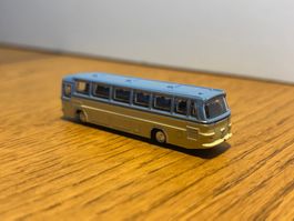 M1366: Öffentlicher Bus, aus Metall (Spur N)