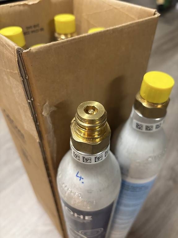 Compresseurs: CO2 Kohlensäure Zylindern 425g – D'occasion à Inkwil par newyork88 1