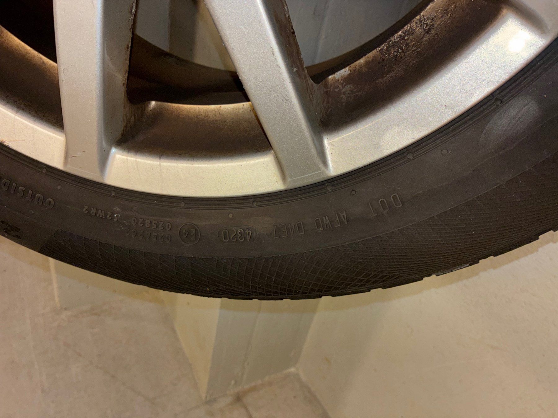 Continental Pneus & Roues: Winterkompletträder 4 Stück – D'occasion à Zürich par Sonntag99 1