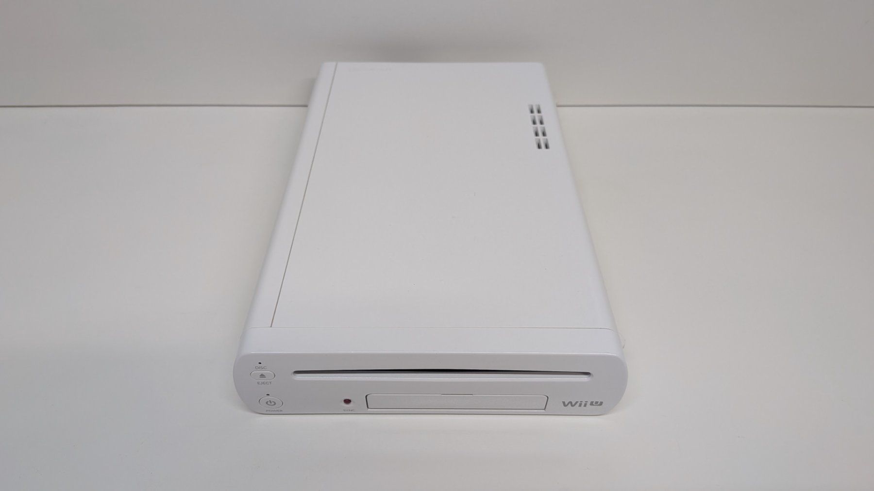 Nintendo Console: Nintendo Wii U weiss mit 2 Controller – Usato da Menziken venduto da mame18 6