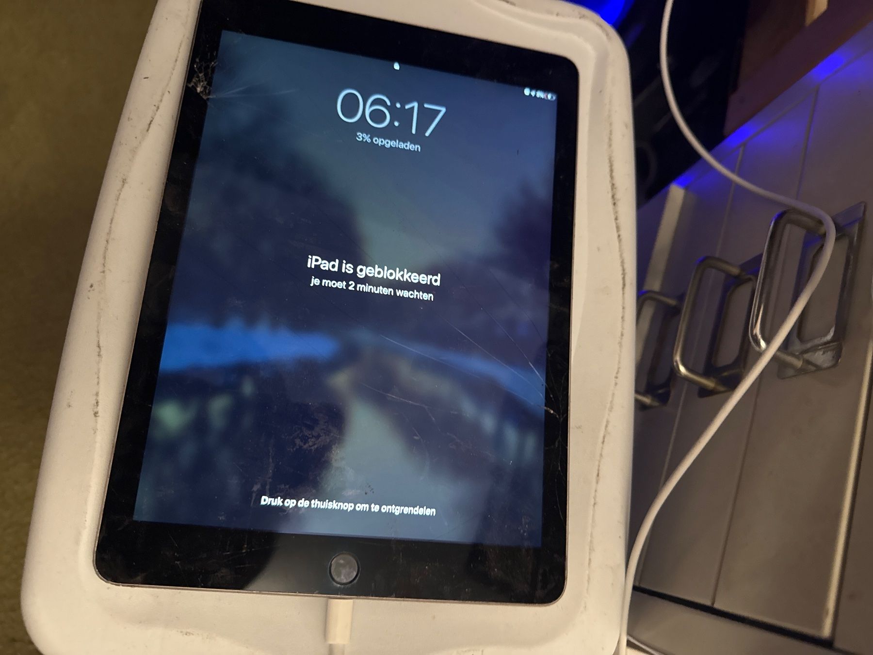 Apple Tablet PC: Ipad Air 2 - A1566 - icloude lock – Difettoso da Olten venduto da HoYa01 2