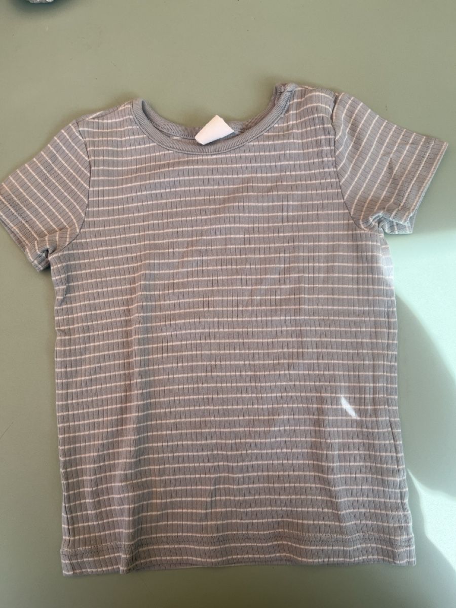 H&M Hemden, T-Shirts & Polos: H&M Kinder T-Shirt Gr. 86 – Gebraucht aus Basel von HugChristine
