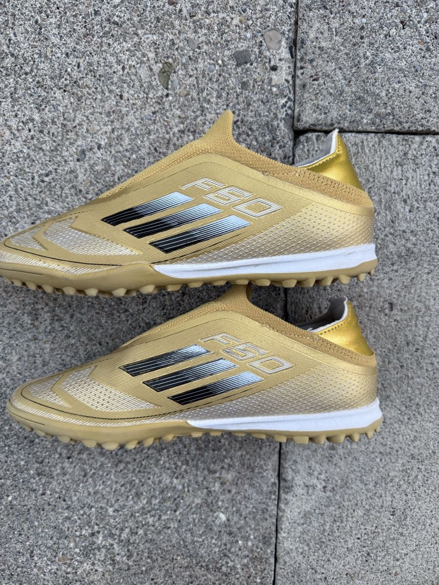 Chaussures garçon: FSO Soccer boots size 35 – Neuf (Voir description) à Küsnacht ZH par SIL_y9fc