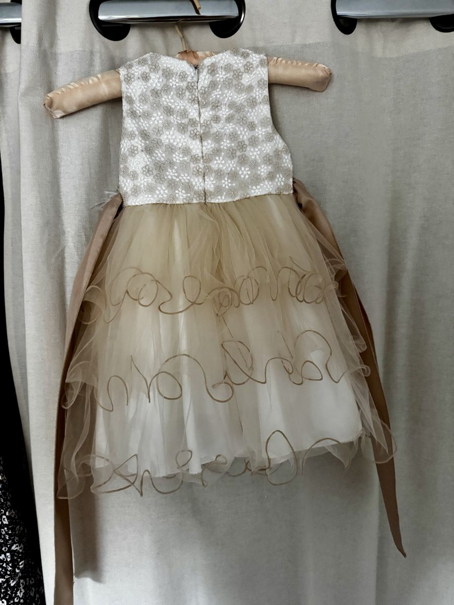 Vestiti & Gonne: Kleid Grösse 104 – Usato da Turgi venduto da nor_9fs6 1