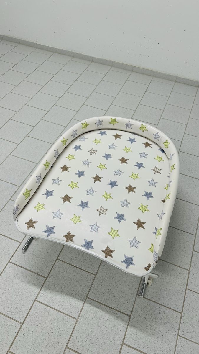 Geuther Fasciatoi & Accessori: Wickeltisch mit Sternenmuster – Usato da Kriens venduto da smu_z9pv