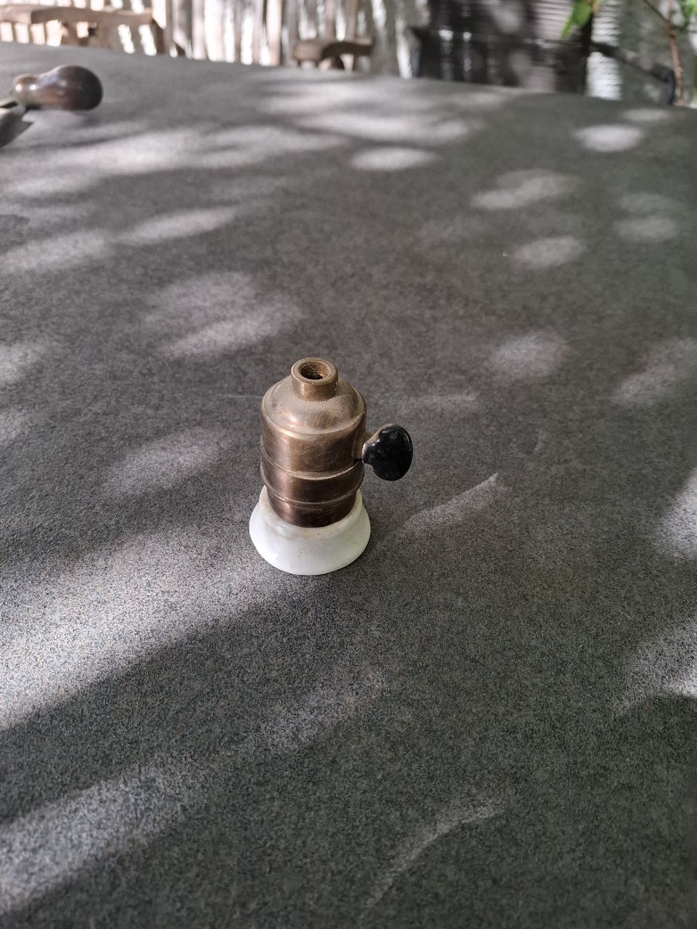 Kronleuchter & Deckenlampen: Lampenfassung e27  – Neu (gemäss Beschreibung) aus Reinach BL von chlaus04