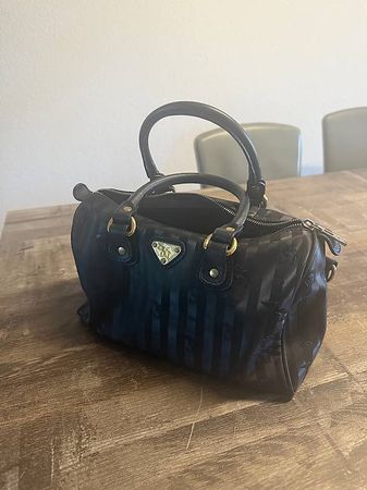 Mollerus-Handtasche in schwarz, ohne Schulterriemen
