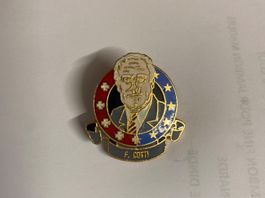 Pin's - F. Cotti - Suisse - collectionneur