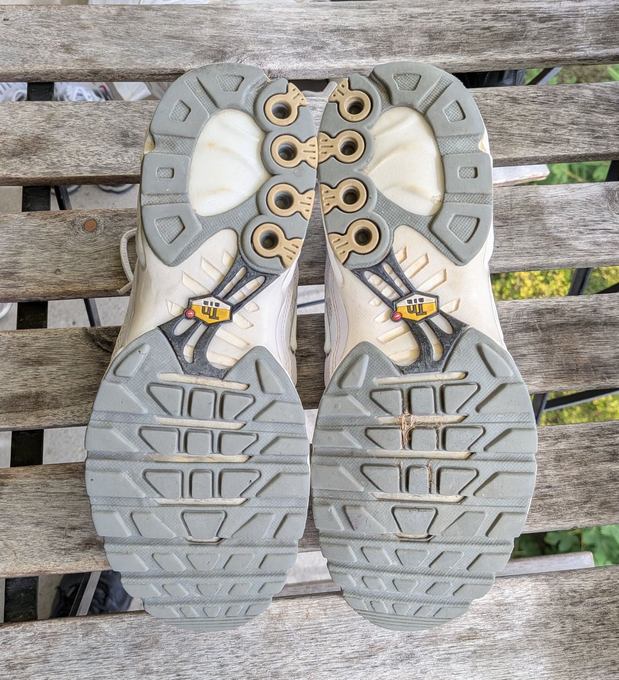 Nike Herrenschuhe: Nike Air Max Plus "All white" – Gebraucht aus Wallisellen von Areufer 2