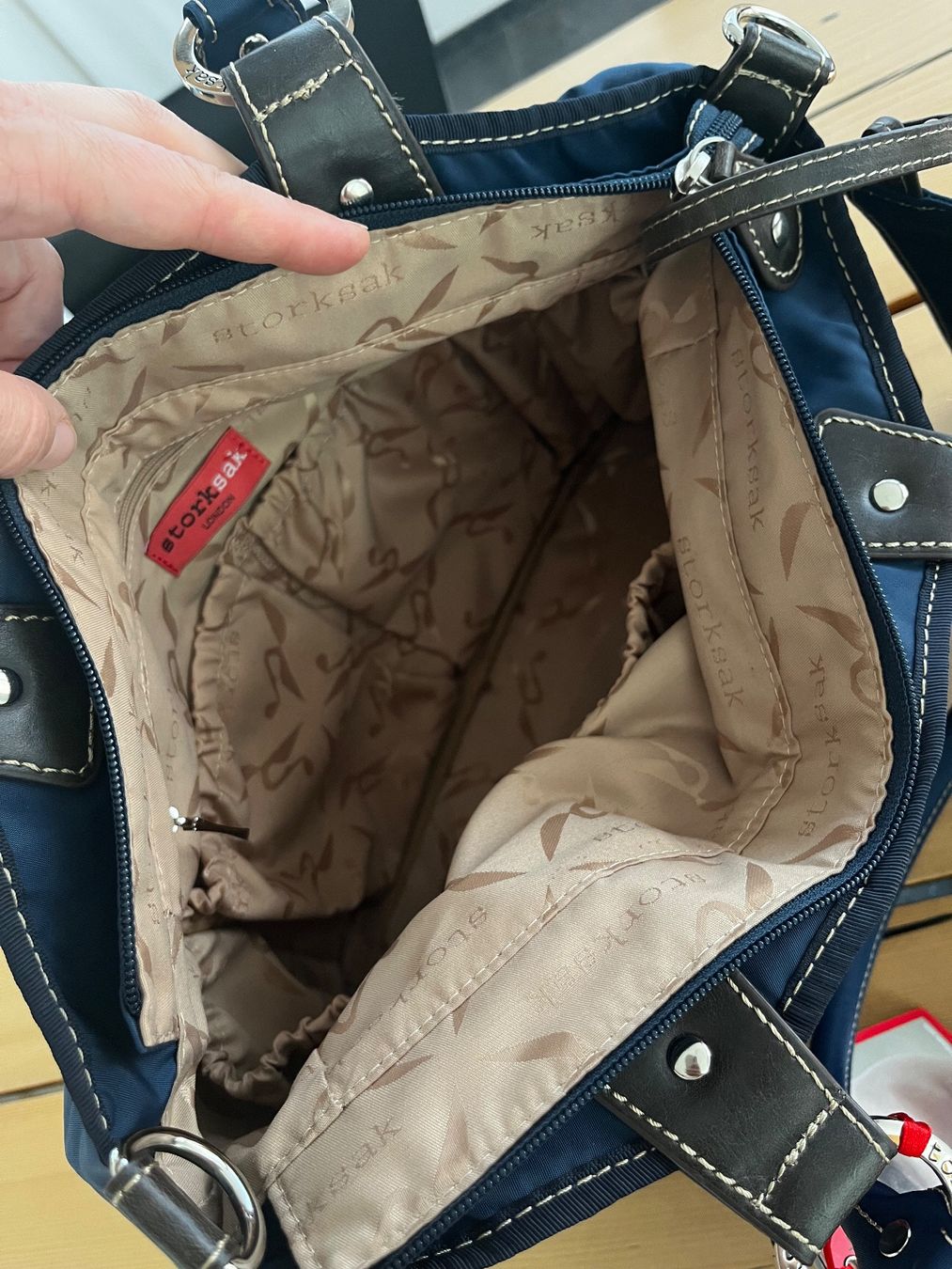 Borse: Neue Storksak Olivia Nylon Wickeltasche – Nuovo e nell'imballaggio originale da Davos Dorf venduto da AJRMBA 7