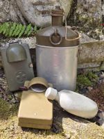 2 Schweizer Militär: Feldflaschen & 2  Taschenlampen,