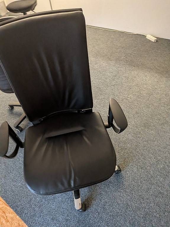 Chaises: Bürostuhl mit Rollen – D'occasion à Zürich par Hungi04