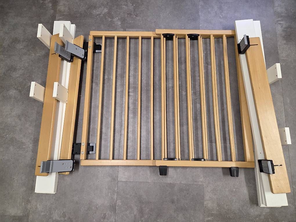 Sicherheit:  2 Treppenschutzgitter Holz hell – Gebraucht aus Laupen BE von Rosemarie01