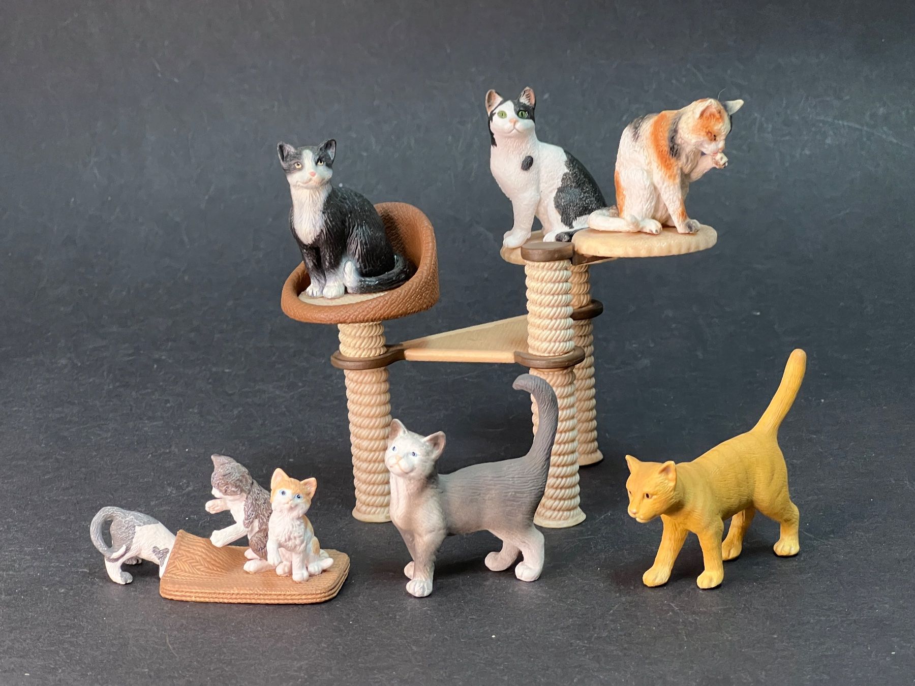 Schleich Statuette: 6 Schleich Katzen Katzenbaum Katze Tier – Usato da Ennetbaden venduto da mapa05