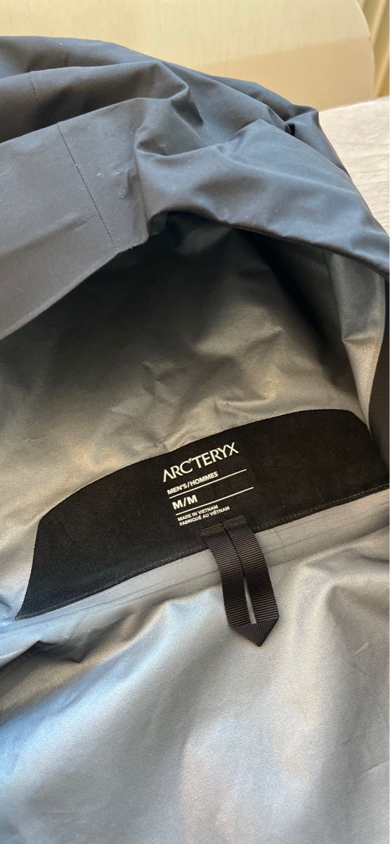Arcteryx Giacche: Arcteryx Beta SL, Grösse M, Farbe schwarz – Nuovo (secondo la descrizione) da Kriens venduto da horizon_eleven 1
