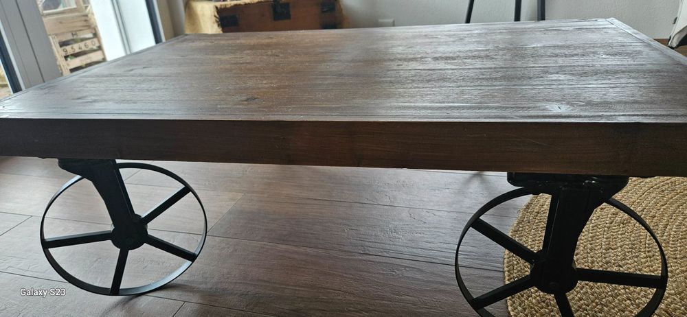 Table basse style industriel avec roues, bois! (D'occasion) à Penthaz ...