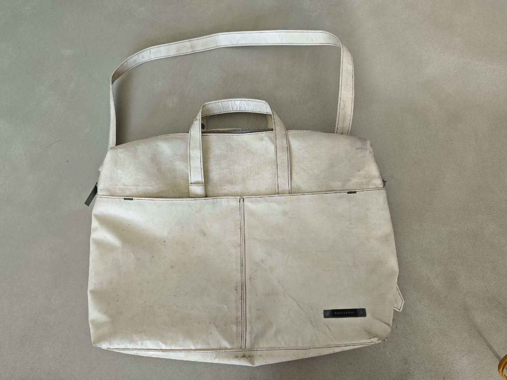Freitag Taschen: Freitag Reference Hoffmann, weiss – Gebraucht aus Windisch von this-and-that