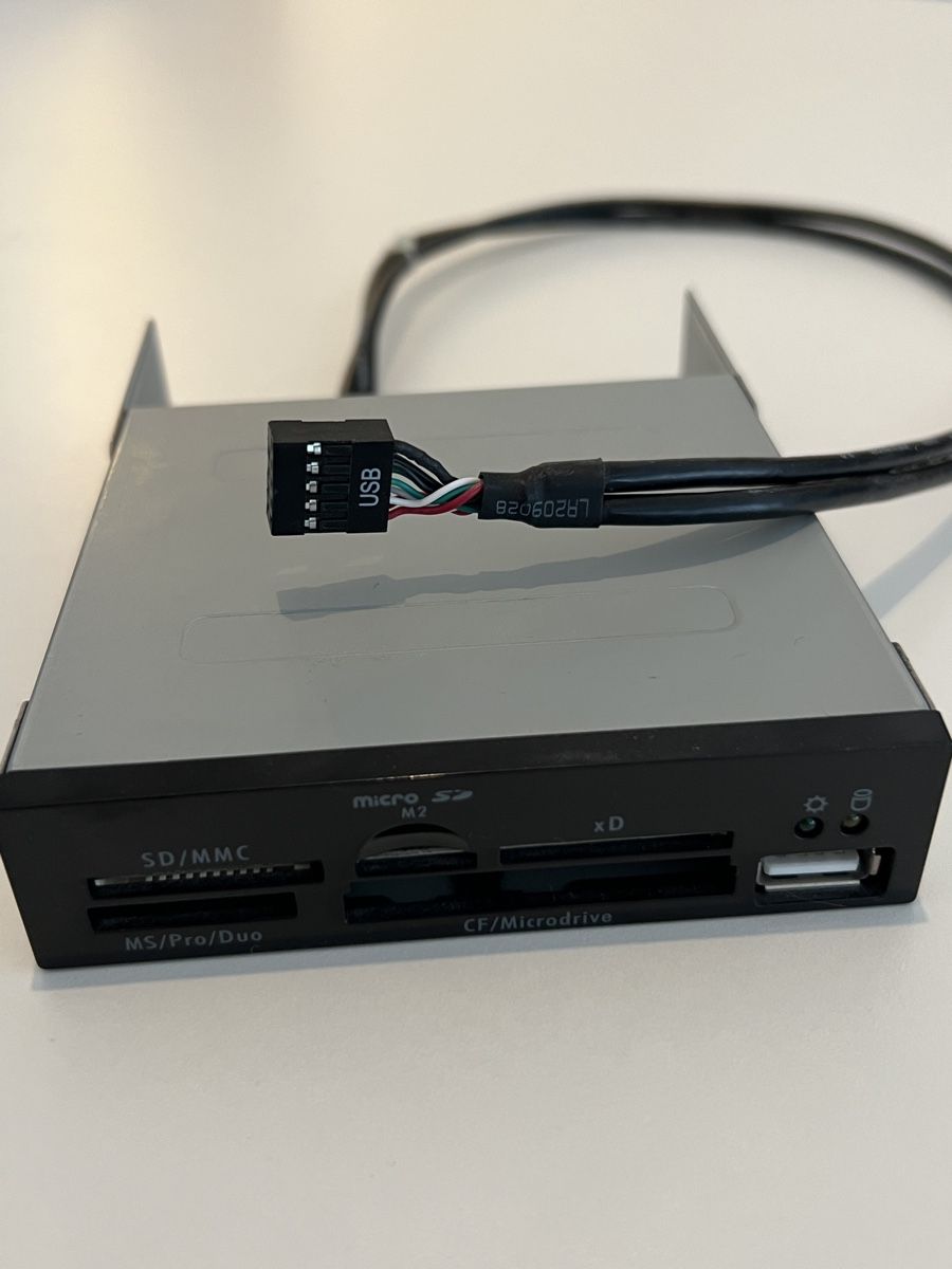 Componenti elettronici: lecteur de cartes SD pour PC fixe – Usato da Ollon VD venduto da Rider_27 2