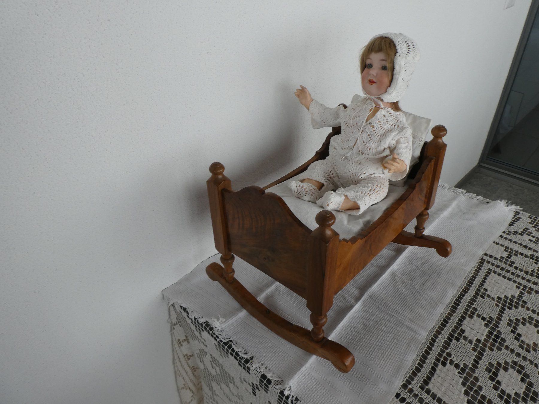 Giocattoli: Wiege Nussbaumholz + Armand Marseille – Usato da Basel venduto da Robyn 1