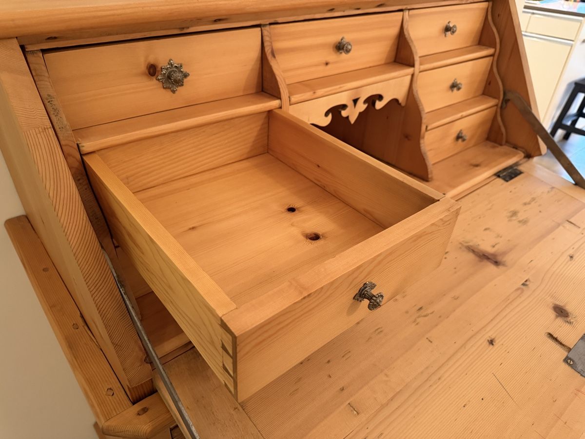 Cassettiere: Biedermeier Sekretär  – Usato da Hottwil venduto da Doublechevron 5