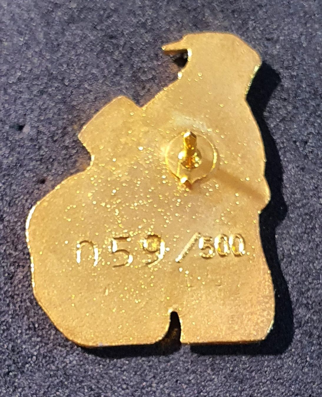 Plaquettes & Badges: GG214 - Pin Ich bin hier und Trink ein Walliser Bier – D'occasion à Reinach BL par Boston-Verkauf 1