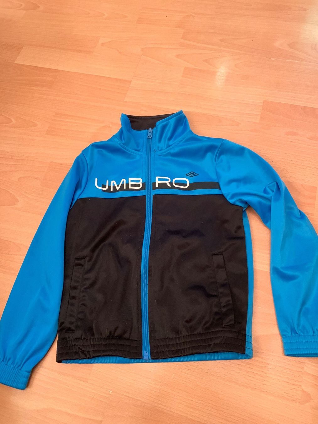 Umbro Giacche: Jaquette Umbro taille 126 - 6 ans – Usato da MEYRIN venduto da Gwendo10