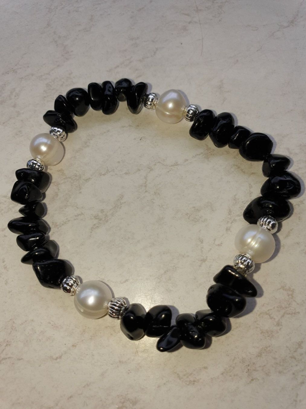 Bracciali & Braccialetti: Onyx/Süßwasser Perlen Elastarmband 18cm – Nuovo e nell'imballaggio originale da Winterthur venduto da katzen07 1