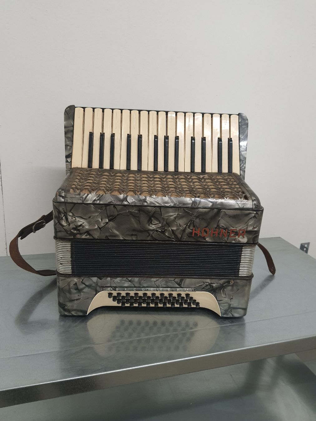 Hohner Musikinstrumente: accordéon hohner à piano  – Gebraucht aus Pont-de-la-Morge von Mirabelle0