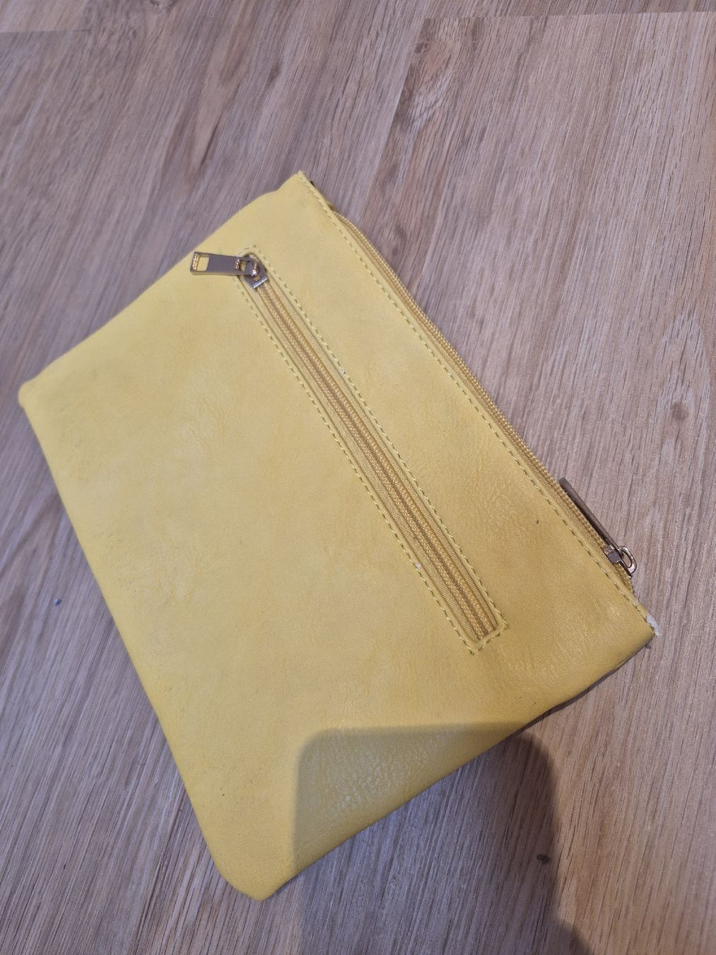 Taschen für Damen: Clutch Tasche Gelb mit Nieten – Gebraucht aus St. Gallen von ali_tms5 1