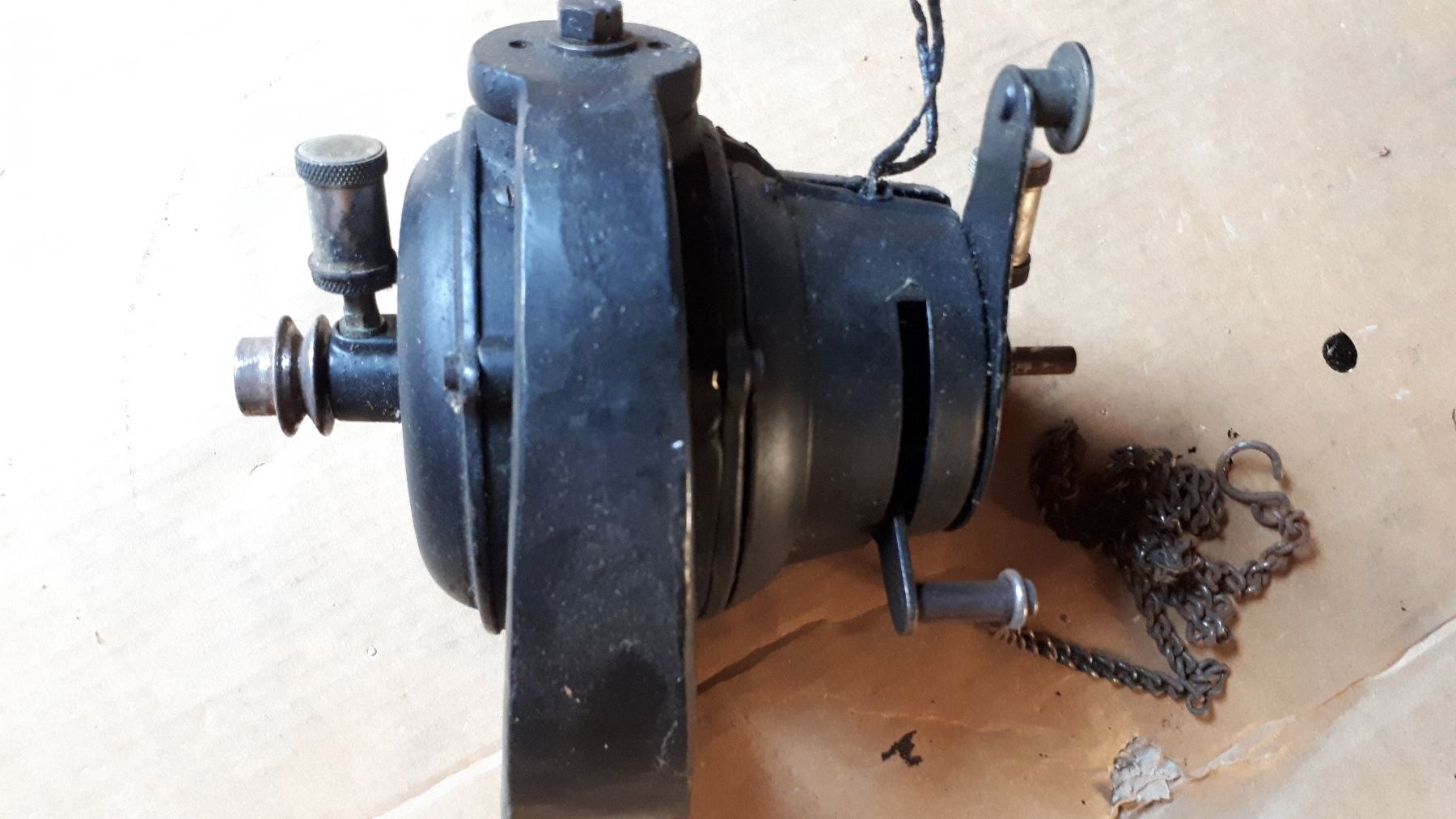 Macchine da cucire: Vintage Nähmaschinenmotor, – Usato da Madiswil venduto da 20gls 1