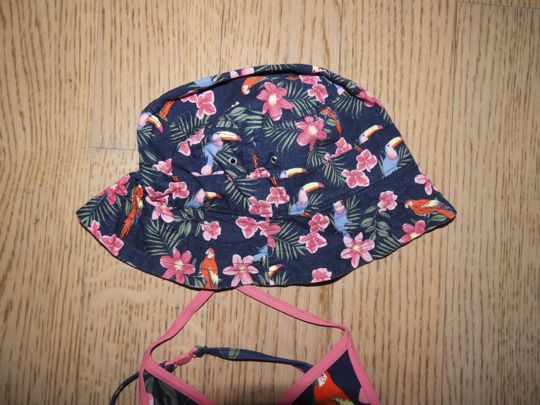 Costumi da bagno & Bikini: Bikini Set mit Sonnenhut Blumen Muster, Grösse 134/140 – Usato da Hergiswil NW venduto da Noema2006 1