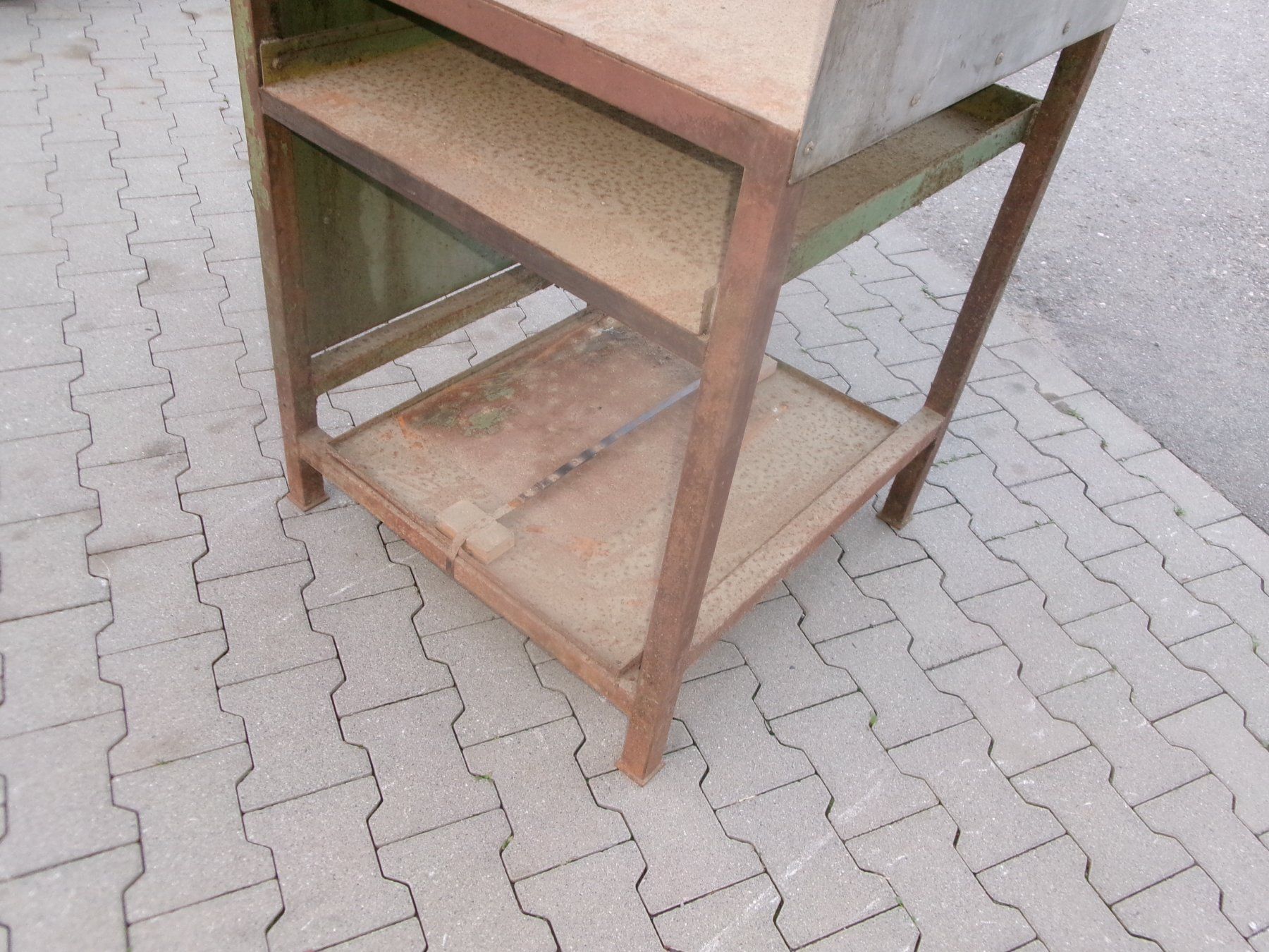 Banchi da lavoro: Metallgestell / Tisch / – Usato da Eschenbach SG venduto da GM-29 5