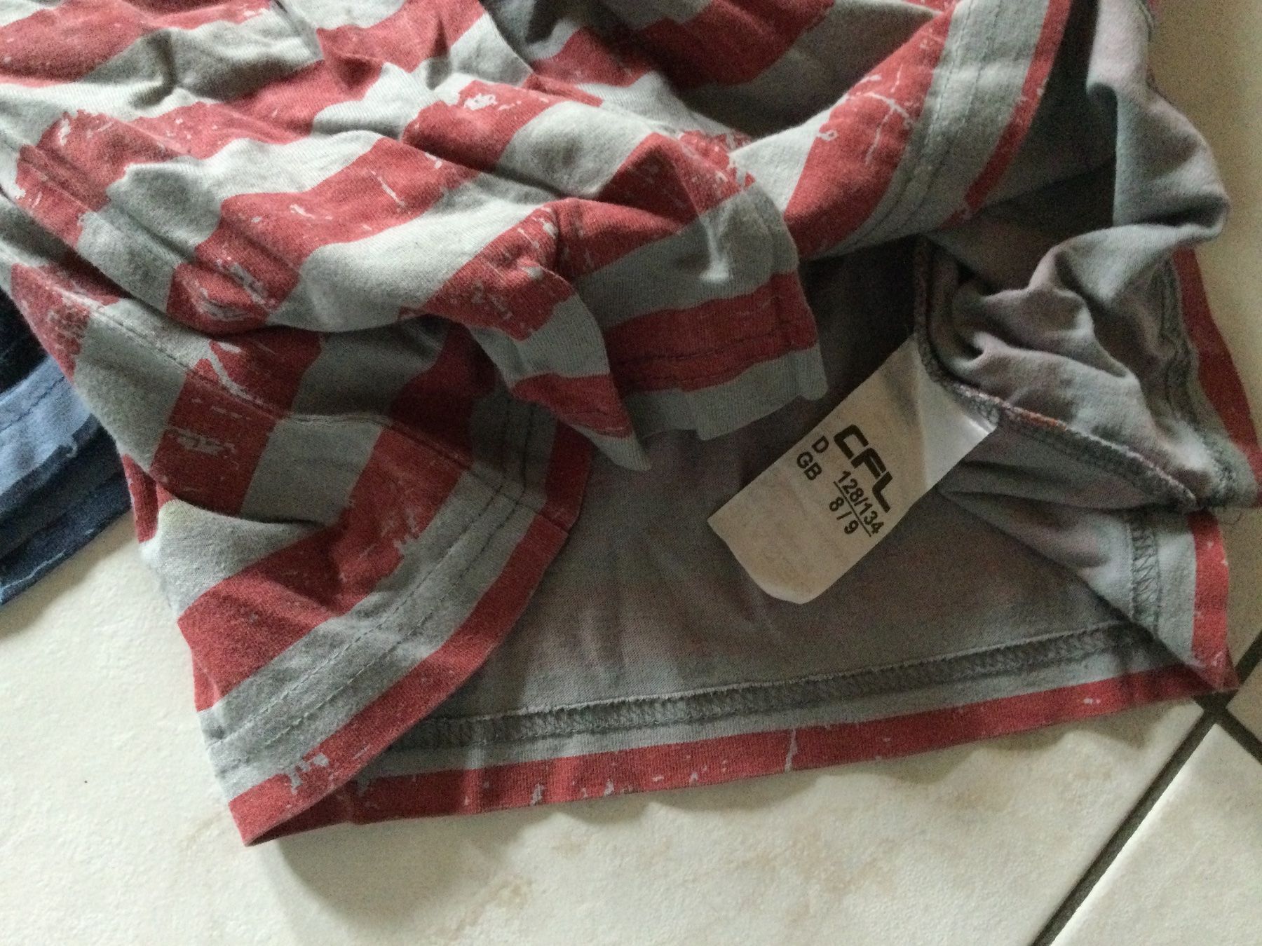 Pullover & Sweatshirts: Pullover Jungs, 128/134, 2 Stk. – Gebraucht aus Hallwil von claire70 2