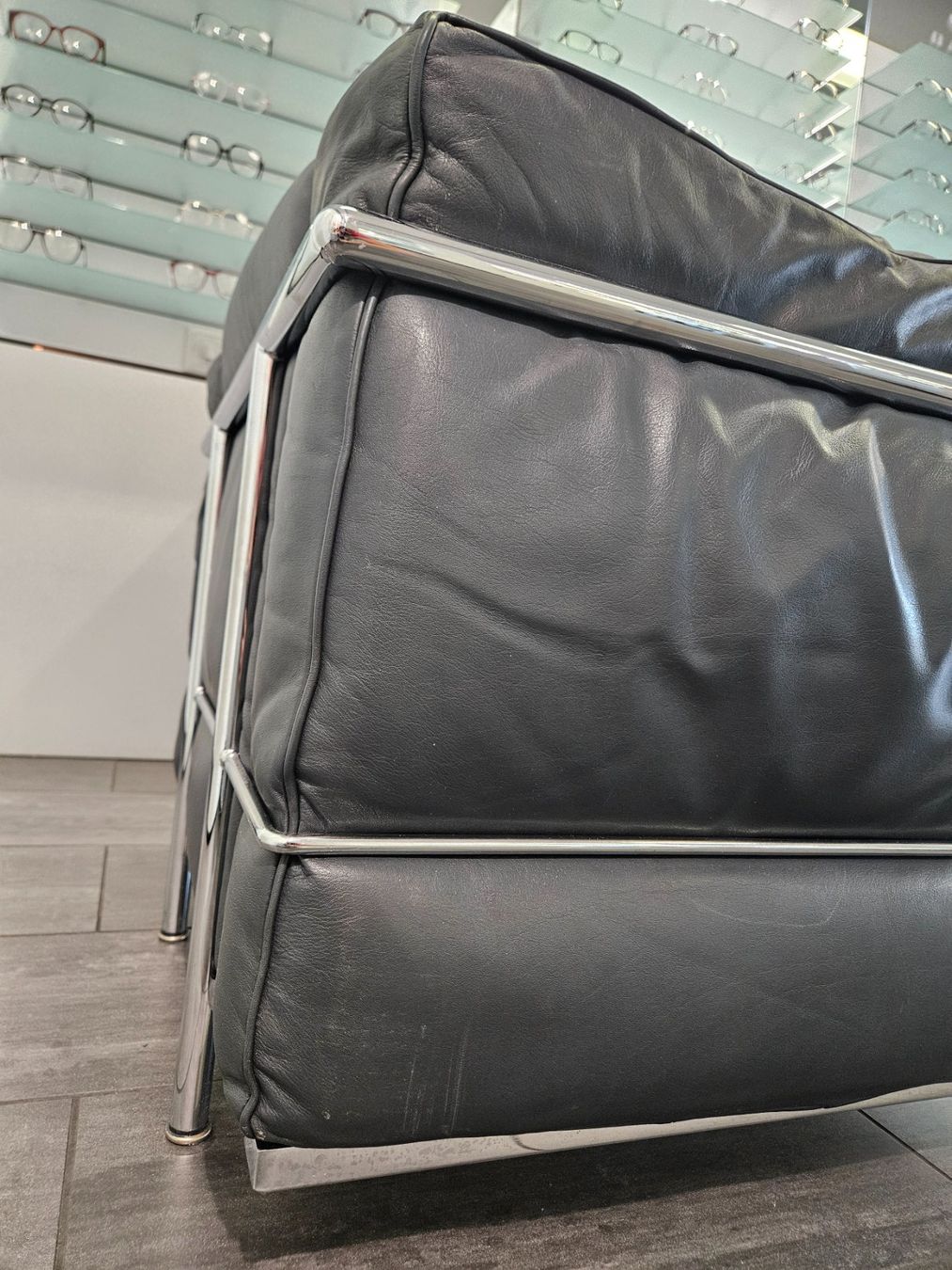 Poltrone: Replika Sessel LC2 im Stil von Le Corbusier – Usato da Sursee venduto da IOV 3