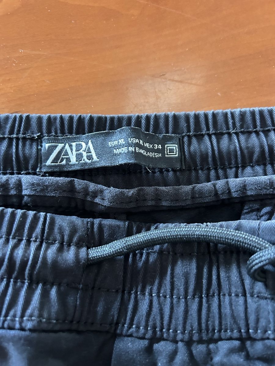 Zara Pantalons: Zara Herren Shorts schwarz – D'occasion à Oberhasli par newyorksydney 1