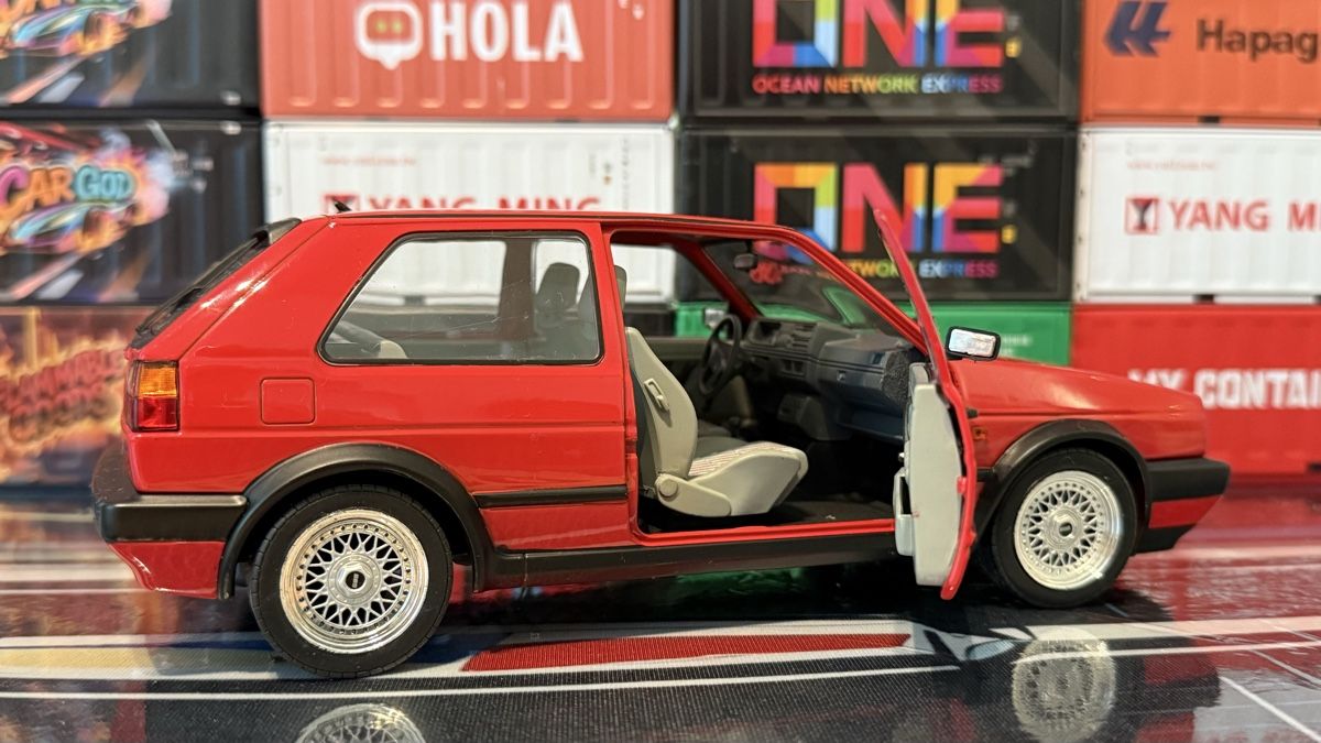 Volkswagen Modellautos: VW Golf 2 GTI Modellauto rot, 1:18,  – Neu (gemäss Beschreibung) aus Basel von Zomeg 3