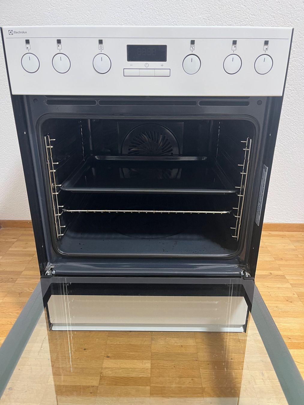 Electrolux Cucine: Backofen +Glaskeramik von Electrolux. – Usato da bern venduto da san_r5sb 3