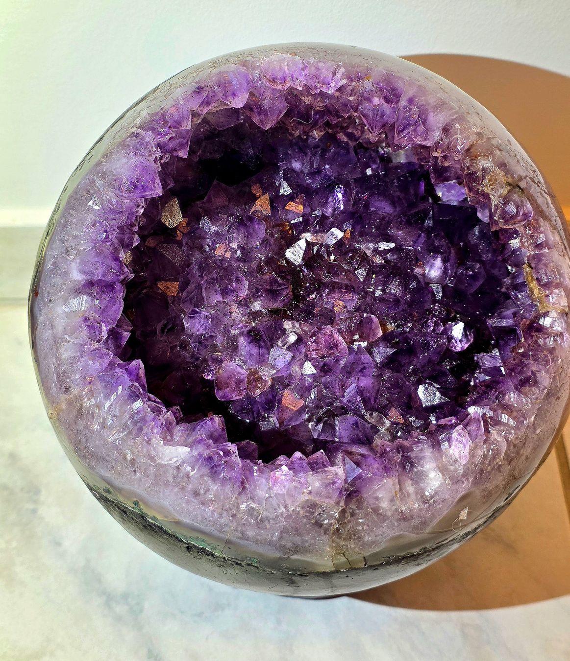 Mineralien & Heilsteine: XXL Amethyst Drusen Kugel 7.7kg – Neu und originalverpackt aus Matzingen von Shay_Crystalz