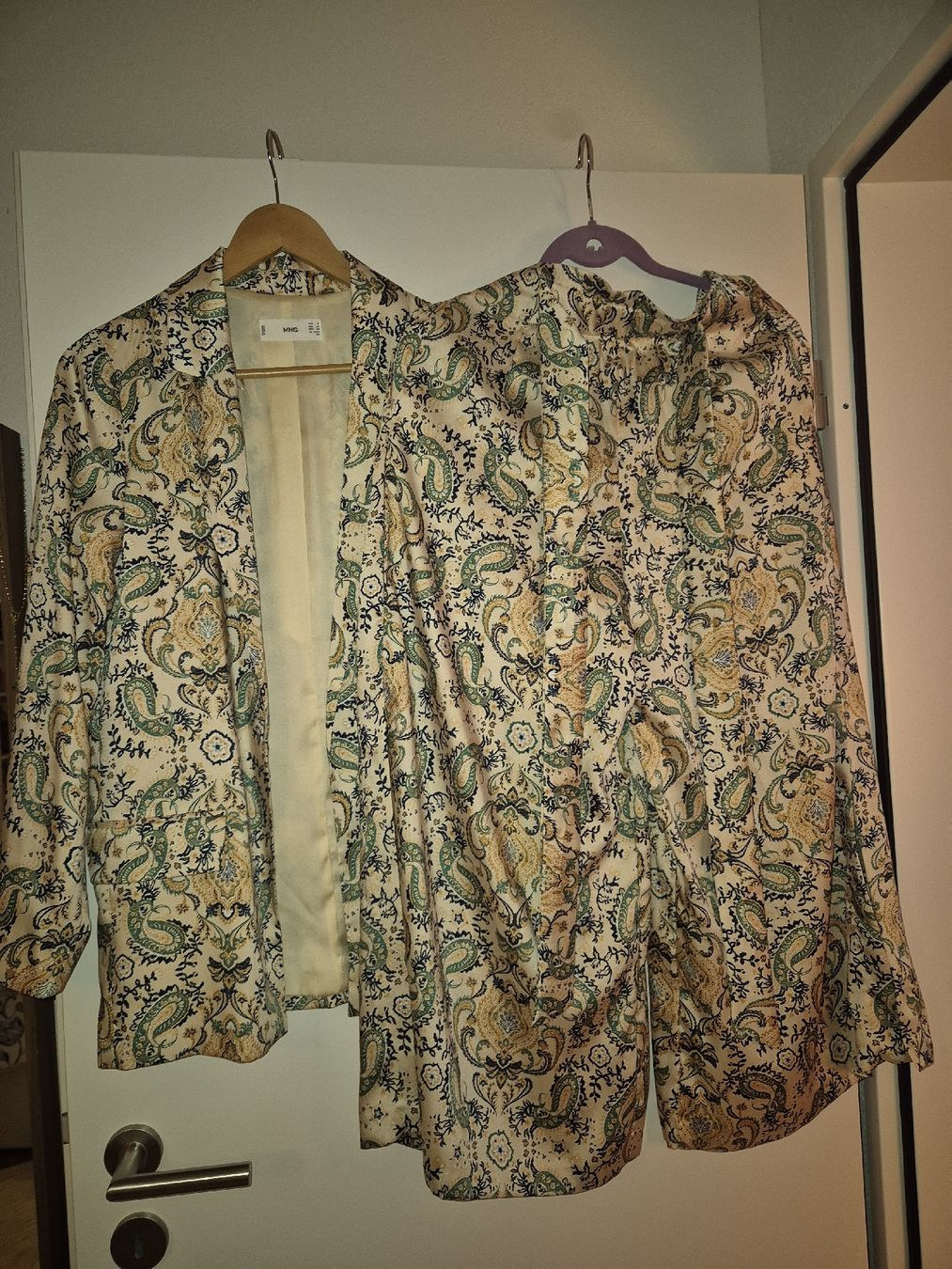 Mango Completi & Tailleur: blazer plus culotte von Mango, nie gebraucht  – Nuovo (secondo la descrizione) da Gossau Zh venduto da A-Terrinha