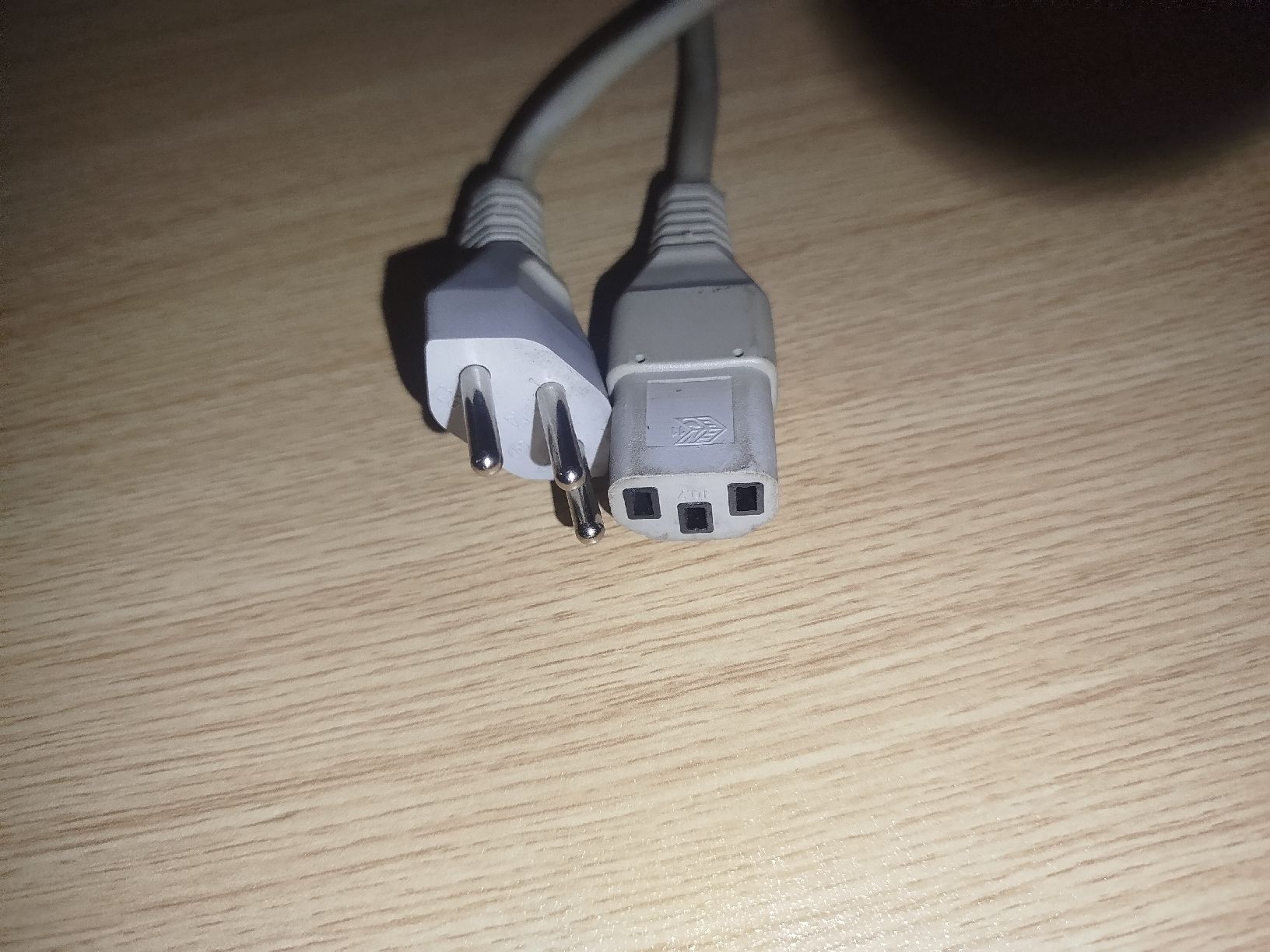 Cavi: Stromkabel für Bildschirm oder Netzteil PC – Usato da Adliswil venduto da 3001marv