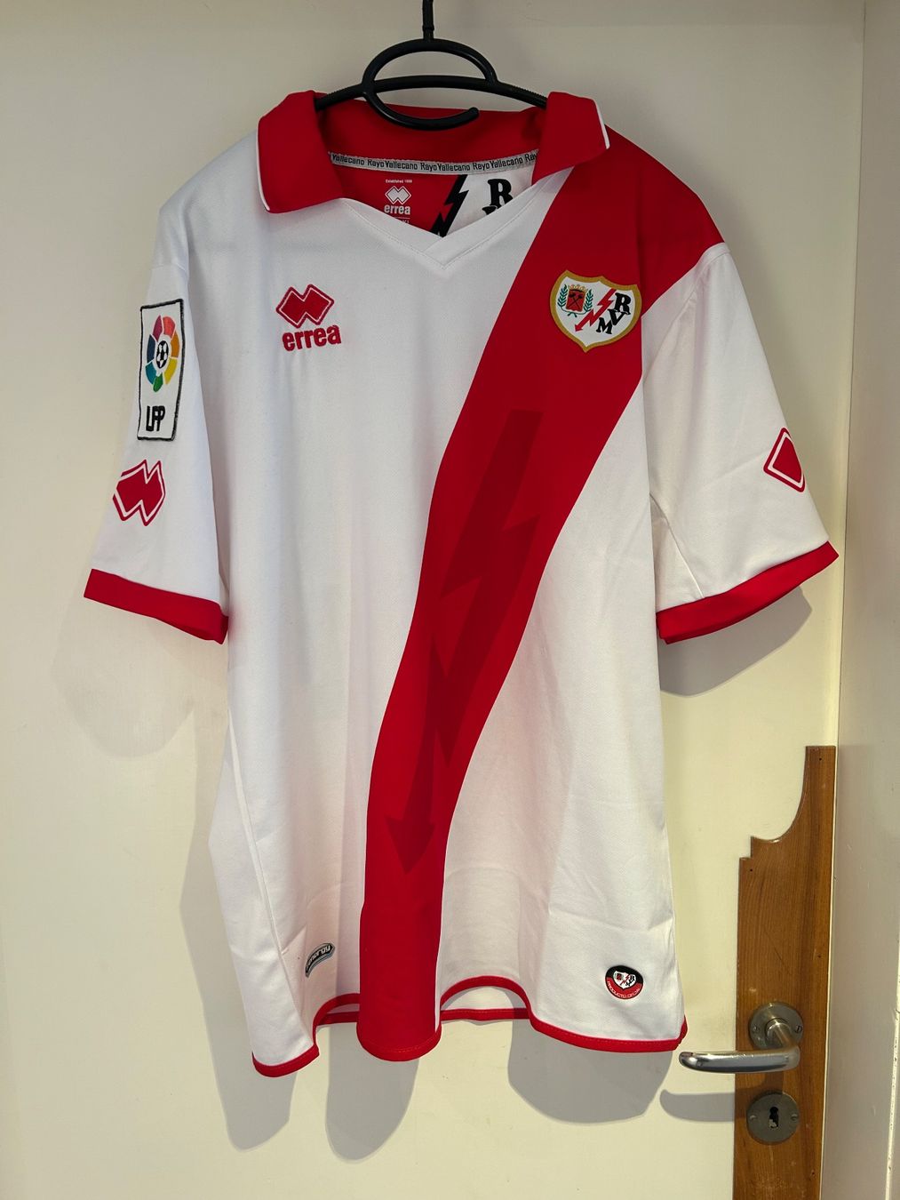 Leibchen & Hosen: Rayo Vallecano Trikot 2013/14 Grösse XL – Gebraucht aus Schaffhausen von raphael_95