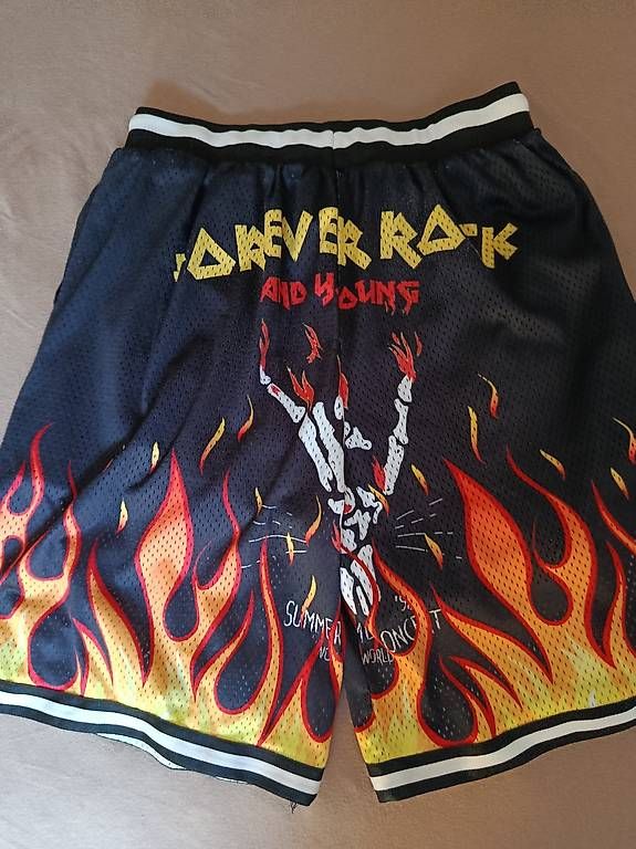 Pantaloni: Pantaloncini fiammanti  – Usato da Bellinzona venduto da vin_jm7f