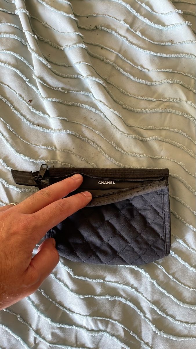 Chanel Portafogli: Pochette matelassée Chanel noir petit modèle – Nuovo (secondo la descrizione) da Meyrin venduto da jul_km5p