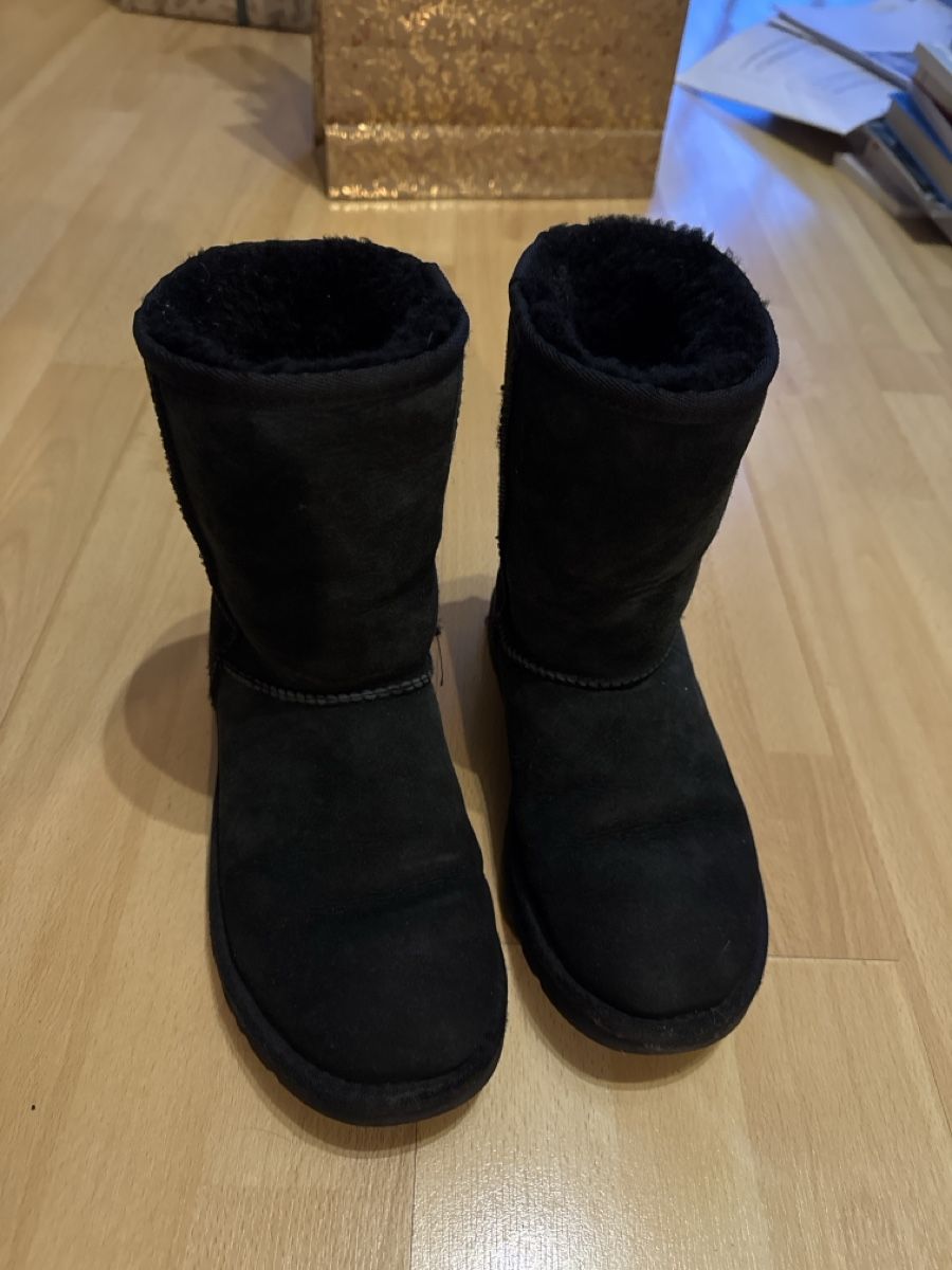 Scarpe da donna: Schwarze UGG Boots, Grösse 37 – Usato da Fribourg venduto da wid_95vj 2