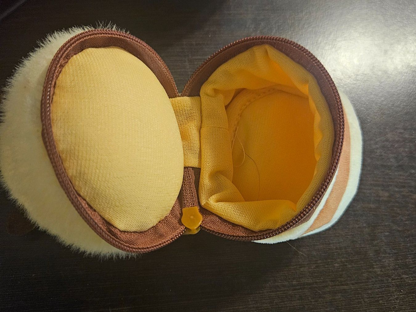 Covers & Borse: Kleines Bienen Etui – Usato da Luzern venduto da Staenker 3