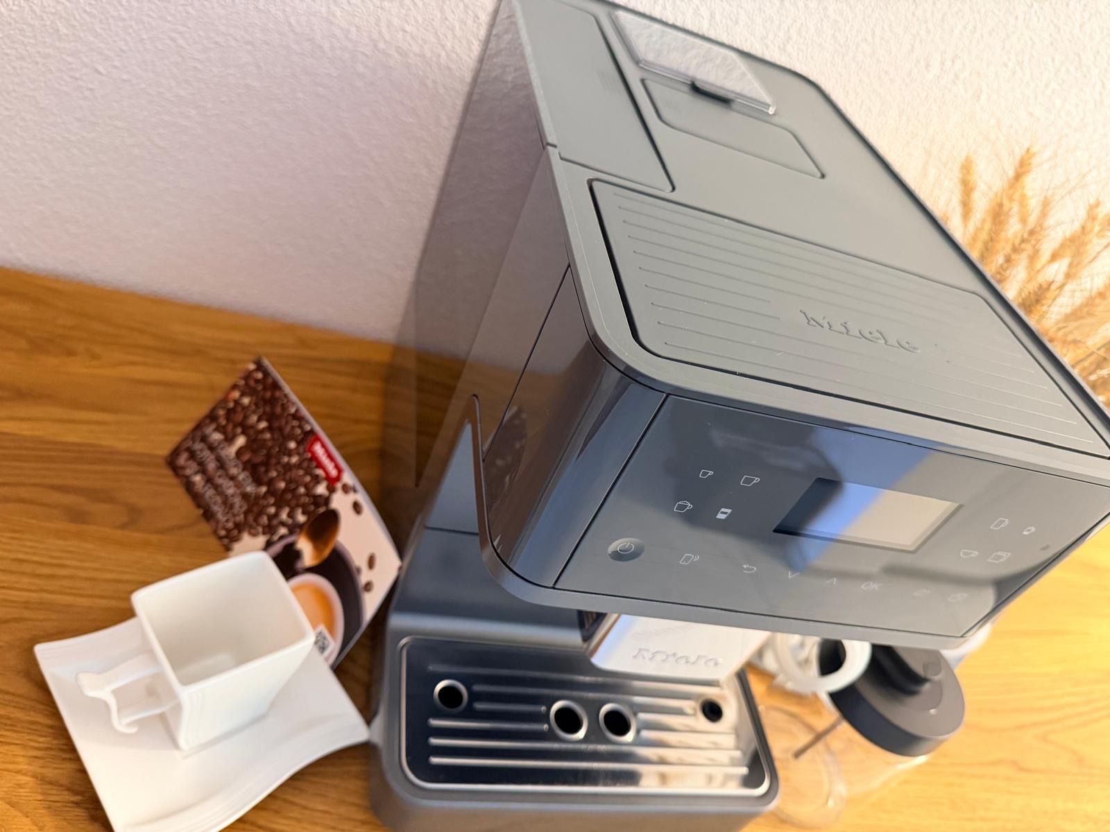 Miele Machines à café & Machines à expresso: Caffe Maschine MIELE CM 6560 – D'occasion à Wohlen AG par cam_f8rq 5
