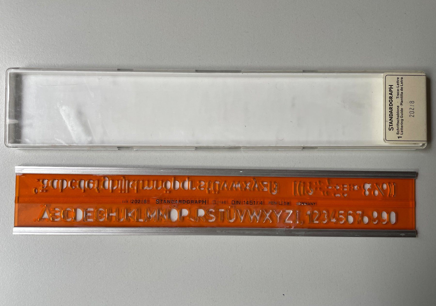 Sciablone: Schriftschablone Standardgraph 202/8 DIN 1451/4 – Usato da Urtenen-Schönbühl venduto da winterkalt