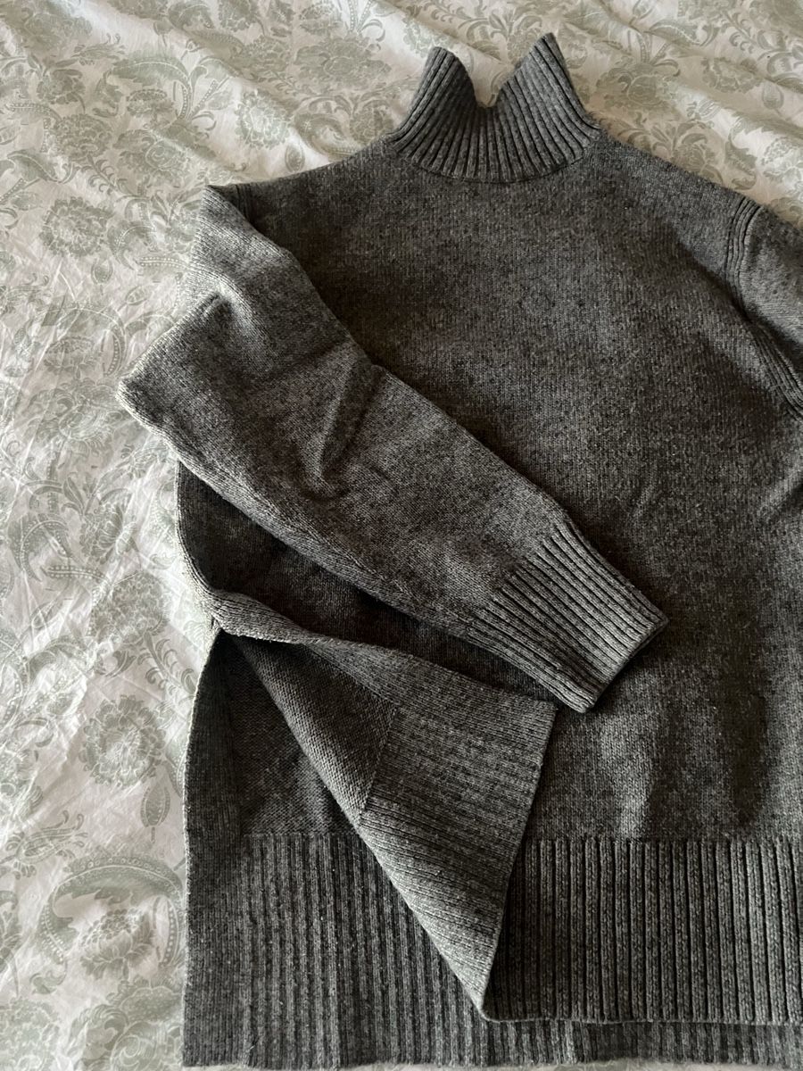 H&M Maglioni & Felpe: Damen Rollkragenpullover grau mit Seitenschlitz – Usato da Altenrhein venduto da jus_mx89 1